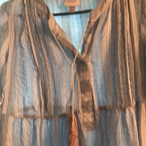 Boho chic top. - Picture 2 of 3